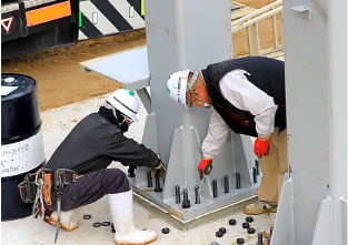 手順4 支柱取り付け作業中の写真